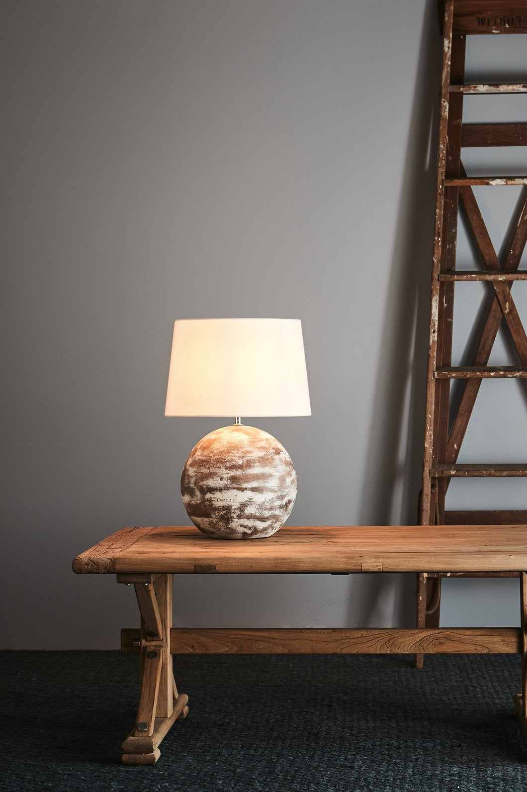 Zaffero Boule Small - Distressed White - Turned Wood Ball Table Lamp | Lighting | app store dev @@ABC ///[option4] 十月五日 11:53 