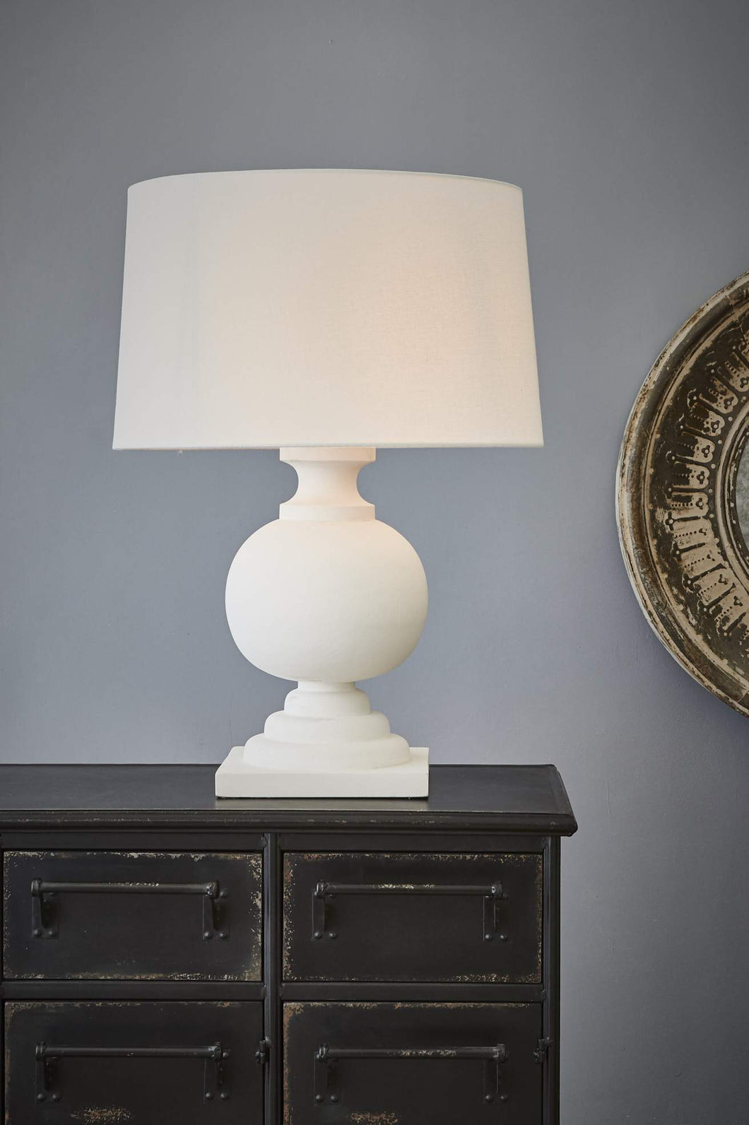 Zaffero Coach - White - Turned Wood Ball Balustrade Table Lamp | Lighting | app store dev @@ABC ///[option4] 十月五日 11:53 