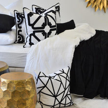 Load image into Gallery viewer, Theo and Joe Bronte Black Cover | Accessories | app store dev @@ABC ///[option4] 十月五日 11:53 
