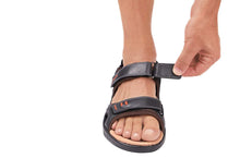 Load image into Gallery viewer, OrthoFeet Cambria Charcoal Men&#39;s Sandals | Footwear | app store dev @@ABC ///[option4] 十月五日 11:53 
