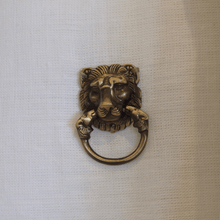 Load image into Gallery viewer, Bandhini Homewear Design Lion Head White Linen Lounge Cushion 55 x 55cm | Accessories | app store dev @@ABC ///[option4] 十月五日 11:53 
